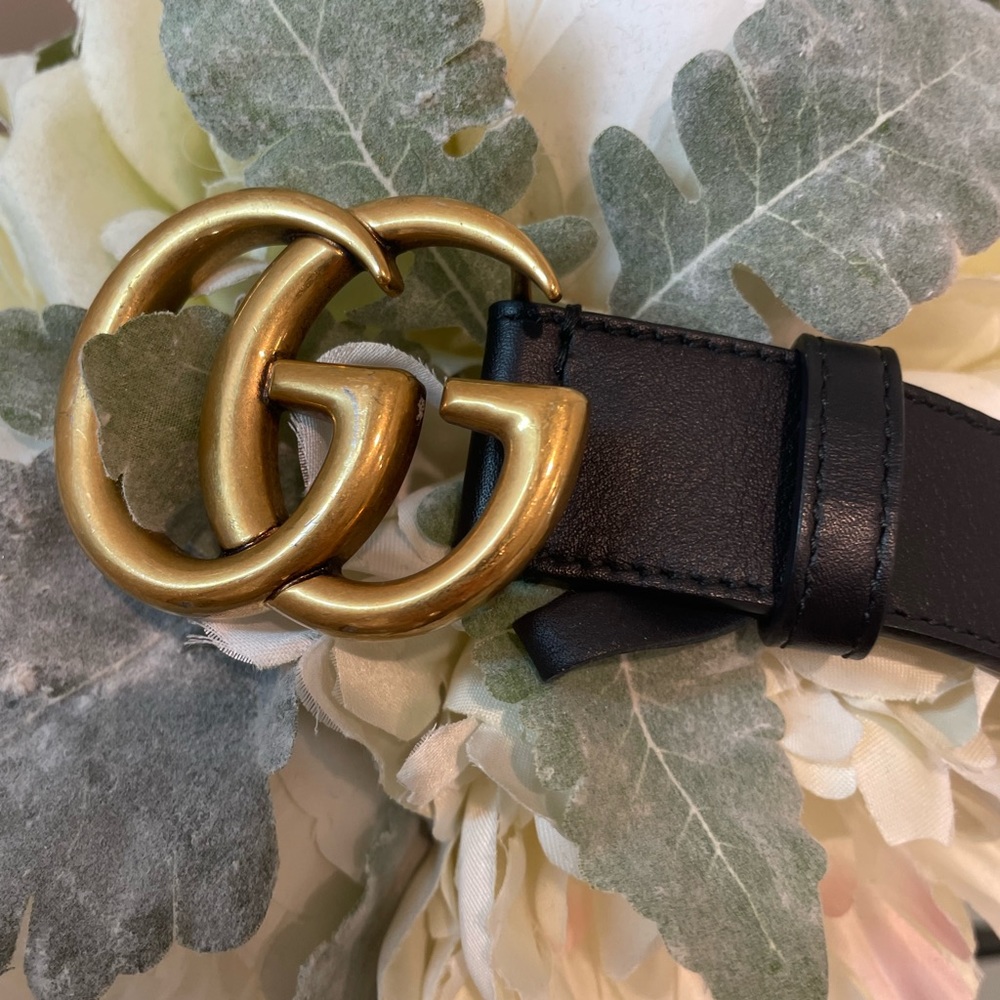 Double G smooth leather Gucci belt for women.